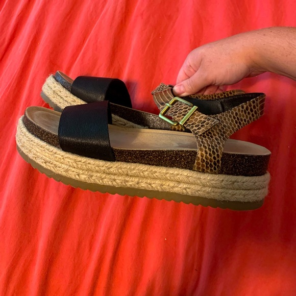 Sandals - Picture 4 of 4